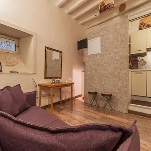 lovely-nest-in-trastevere.it-romehotels.com/