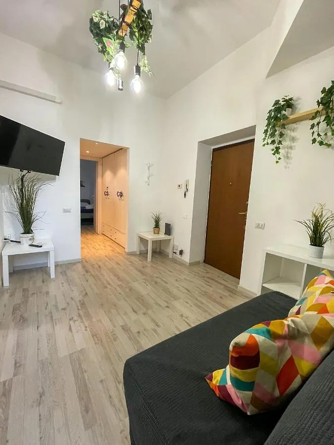Dea Dreams APARTMENT Lodi Wi-Fi Metro a 2 passi Milano Italia