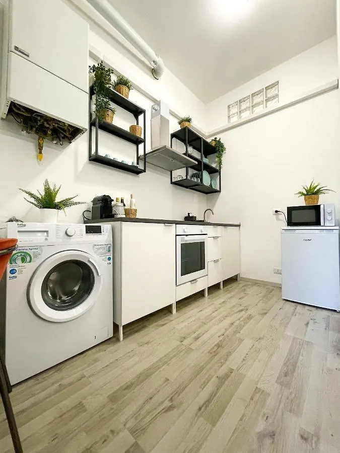 Dea Dreams APARTMENT Lodi Wi-Fi Metro a 2 passi Milano Italia
