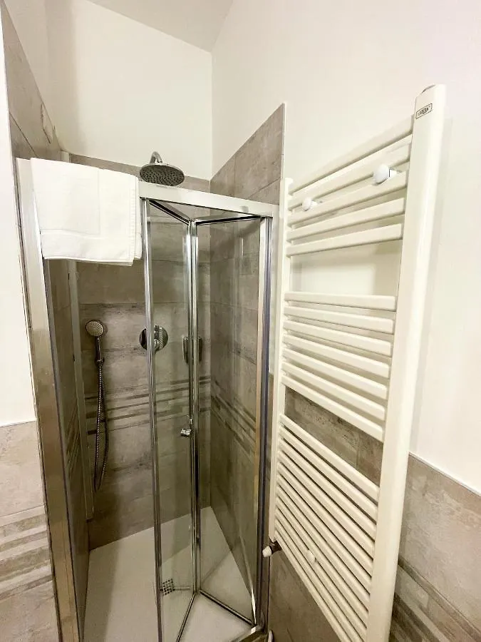 Dea Dreams APARTMENT Lodi Wi-Fi Metro a 2 passi Milano