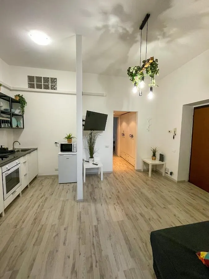 Dea Dreams APARTMENT Lodi Wi-Fi Metro a 2 passi Milano Italia